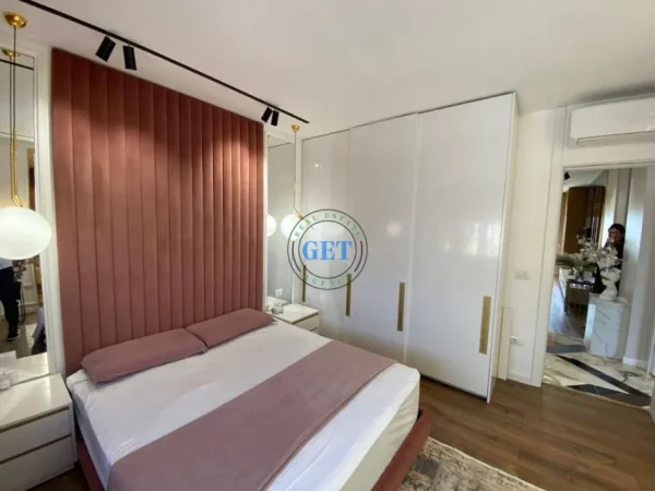 Durres, shitet apartament 3+1+Ballkon Kati 8, 146 m² 450.000 € (Rruga E Portit, Durres)