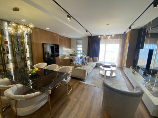 Durres, shitet apartament 3+1+Ballkon Kati 8, 146 m² 450.000 € (Rruga E Portit, Durres)