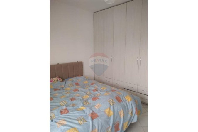 Tirane, jepet me qera apartament 1+1+Ballkon Kati 8, 65 m² 450 € (Yzberisht)
