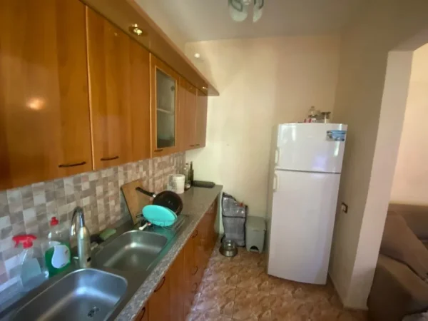 Durres, shitet shtepi 2+1 Kati 0, 129 m² 175.000 € (prane shkolles Hajdar dushi , Durres)