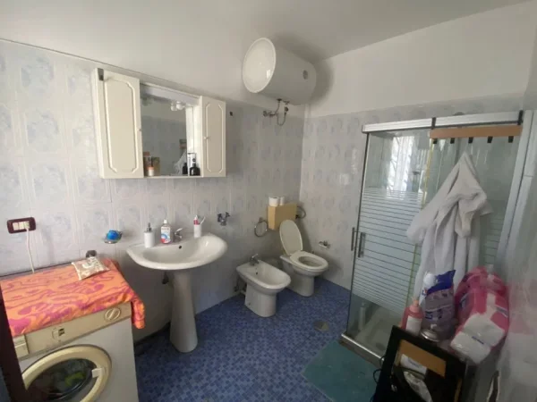 Durres, shitet shtepi 2+1 Kati 0, 129 m² 175.000 € (prane shkolles Hajdar dushi , Durres)
