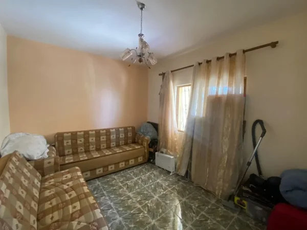 Durres, shitet shtepi 2+1 Kati 0, 129 m² 175.000 € (prane shkolles Hajdar dushi , Durres)