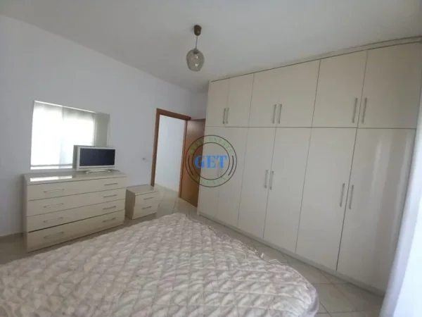 Durres, jepet me qera apartament 2+1+Ballkon Kati 4, 85 m² 350 € (Stadiumi, Durres)