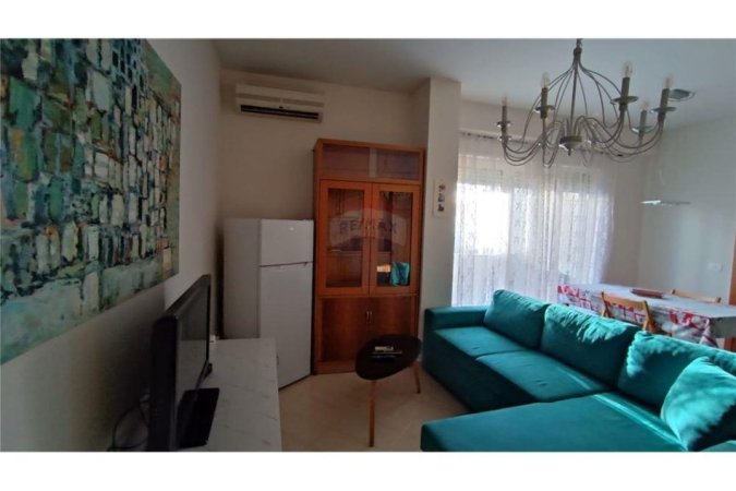 Tirane, jepet me qera apartament 1+1 Kati 5, 75 m² 450 € (KOMUNA E PARISIT)