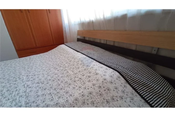 Tirane, jepet me qera apartament 1+1 Kati 5, 75 m² 450 € (KOMUNA E PARISIT)