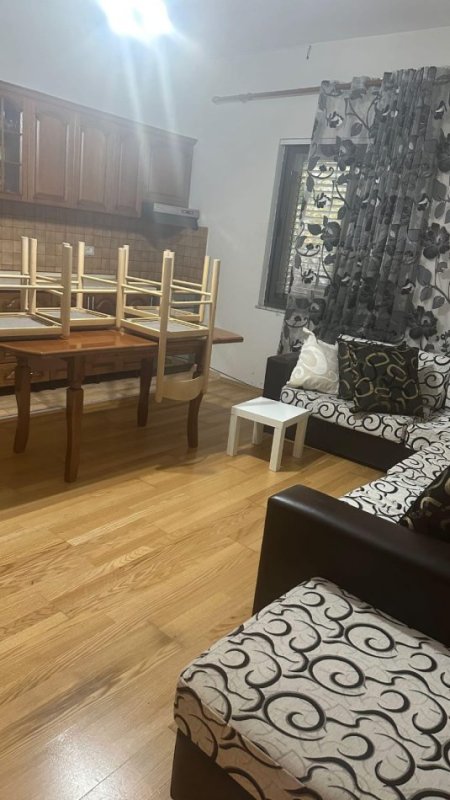 Tirane, jepet me qera apartament 2+1 Kati 1, 120 m² 450 € (Ish Parku Autobuzave)
