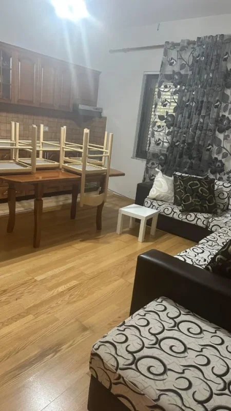 Tirane, jepet me qera apartament 2+1 Kati 1, 120 m² 450 € (Ish Parku Autobuzave)