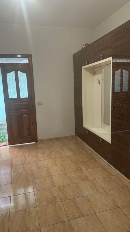 Tirane, jepet me qera apartament 2+1 Kati 1, 120 m² 450 € (Ish Parku Autobuzave)