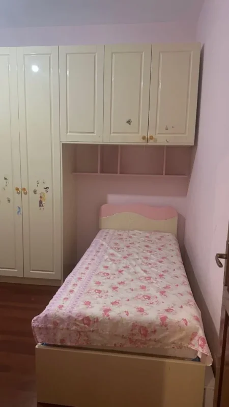 Tirane, jepet me qera apartament 2+1 Kati 1, 120 m² 450 € (Ish Parku Autobuzave)