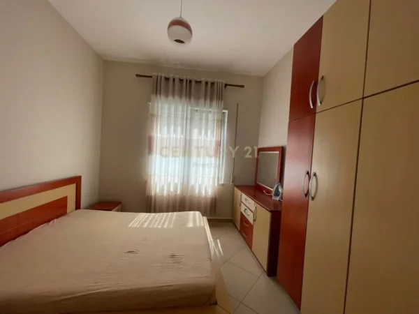 Tirane, jepet me qera apartament 2+1 Kati 2, 100 m² 500 € (VILAT GJERMANE)