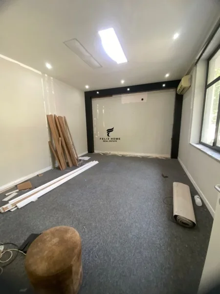 Tirane, jepet me qera zyre Kati 1, 224 m² 1.600 € (BULEVARDI ZOGU I)