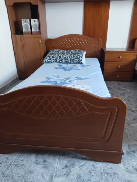 Tirane, shes 2 krevate tek 50 €/secili