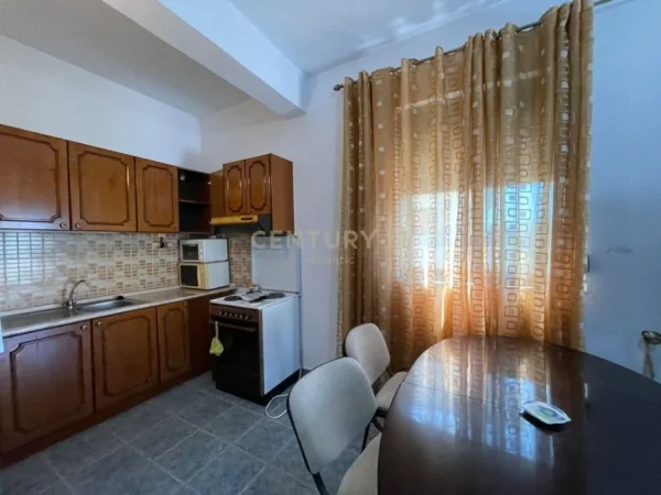 Durres, jepet me qera apartament 2+1+Ballkon , 94 m² 200 € (durres)