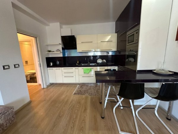 Tirane, jepet me qera apartament 2+1+Ballkon Kati 6, 100 m² 500 € (Afer Maternitetit te Ri)