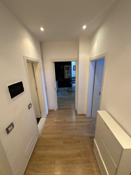 Tirane, jepet me qera apartament 2+1+Ballkon Kati 6, 100 m² 500 € (Afer Maternitetit te Ri)
