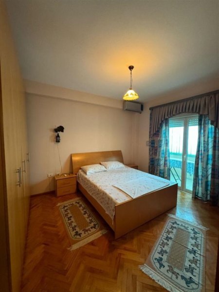 Durres, jepet me qera apartament 2+1 , 98 m² 450 €