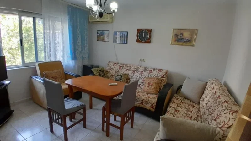Tirane, Apartament 1+1 me qira  Kati 2, 78 m² 400 € ( Coloseo, Rruga e Durresit, Rruga Ambasadave)