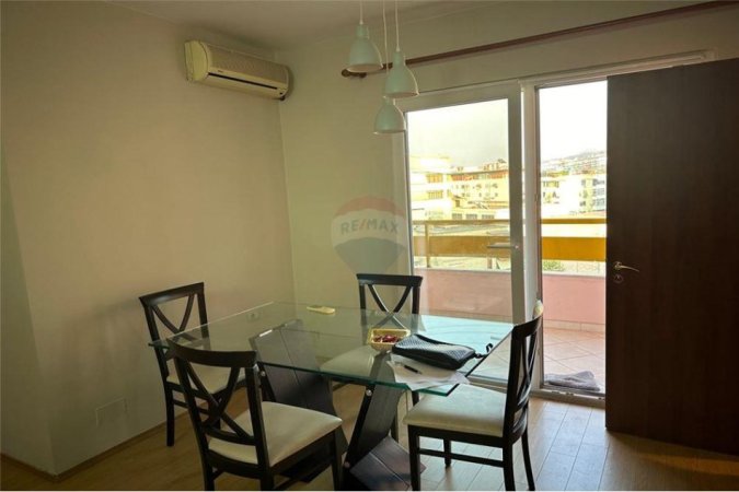 Tirane, jepet me qera apartament 2+1 Kati 6, 100 m² 700 € (Prane Karburant Kastrati - Bulevardi Bajram Curri)