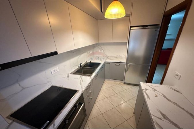 Tirane, jepet me qera apartament 2+1 Kati 6, 100 m² 700 € (Prane Karburant Kastrati - Bulevardi Bajram Curri)