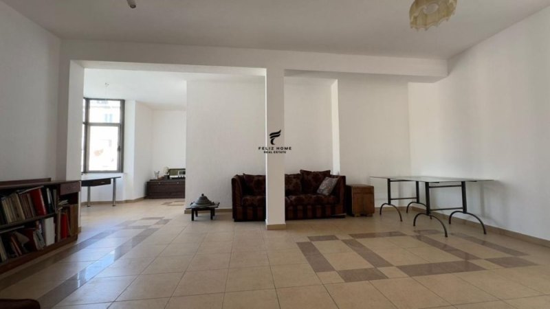 Tirane, jepet me qera zyre Kati 1, 100 m² 500 € (QENDER)