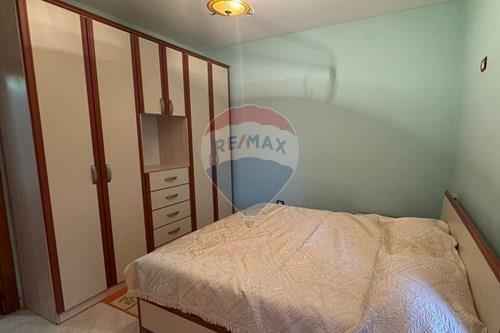 Tirane, jepet me qera apartament 1+1 Kati 4, 55 m² 450 € (Komuna e Parisit)