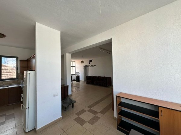 Tirane, jepet me qera zyre Kati 2, 120 m² 600 € (QENDER)