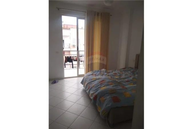 Tirane, jepet me qera apartament 1+1 Kati 8, 66 m² 450 € (Yzberisht)
