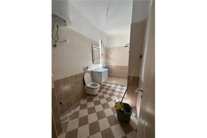 Tirane, jepet me qera apartament 1+1 Kati 8, 66 m² 450 € (Yzberisht)