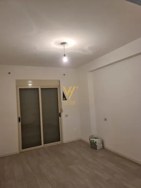 Tirane, shitet apartament 2+1+Ballkon Kati 3, 103 m² 135.000 € (UNAZA E RE)