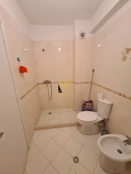 Tirane, shitet apartament 2+1+Ballkon Kati 3, 103 m² 135.000 € (UNAZA E RE)