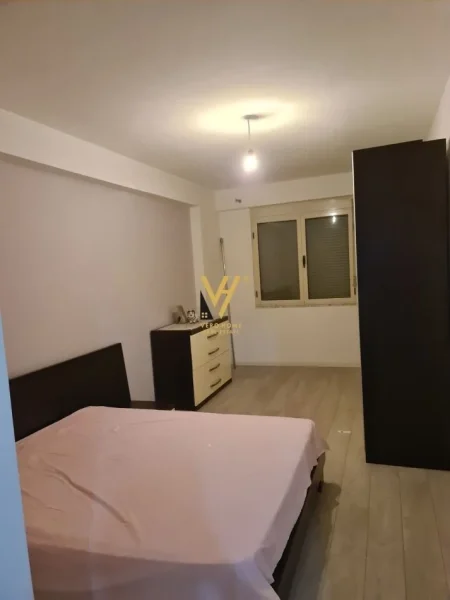 Tirane, shitet apartament 2+1+Ballkon Kati 3, 103 m² 135.000 € (UNAZA E RE)