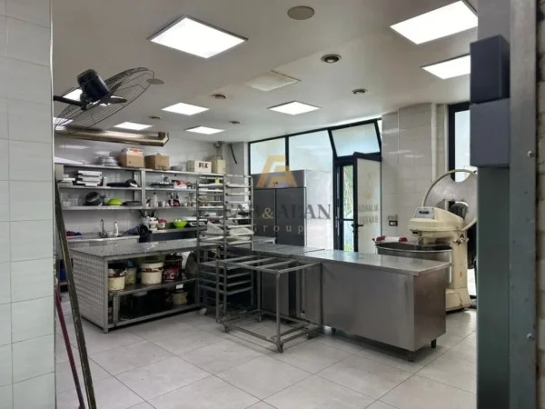 Tirane, shitet ambjent biznesi Kati 0, 162 m² 600.000 € (Ish Parku) (MUNDESI KLERINGU)