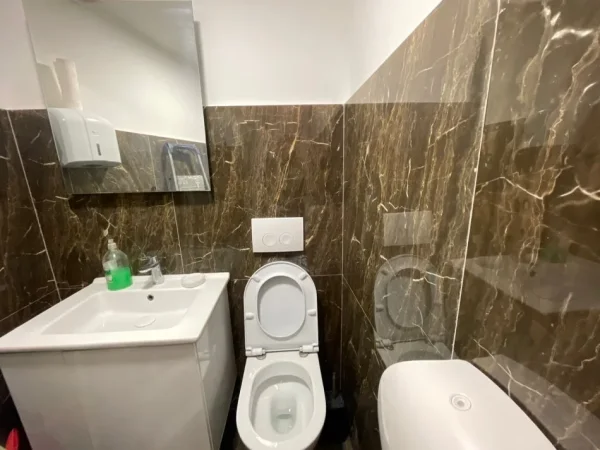 Tirane, shes lokal Kati 0, 83 m² 110.000 € (astir)