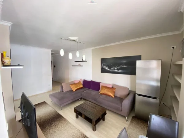 Tirane, jepet me qera apartament 2+1 Kati 8, 85 m² 700 € (kompleksi delijorgji)