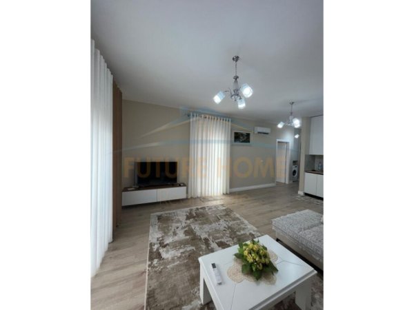 Tirane, jepet me qera apartament 1+1+Ballkon Kati 6, 86 m² 700 € (Kinostudio)
