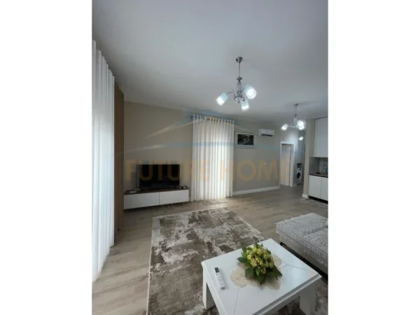 Tirane, jepet me qera apartament 1+1+Ballkon Kati 6, 86 m² 700 € (Kinostudio)
