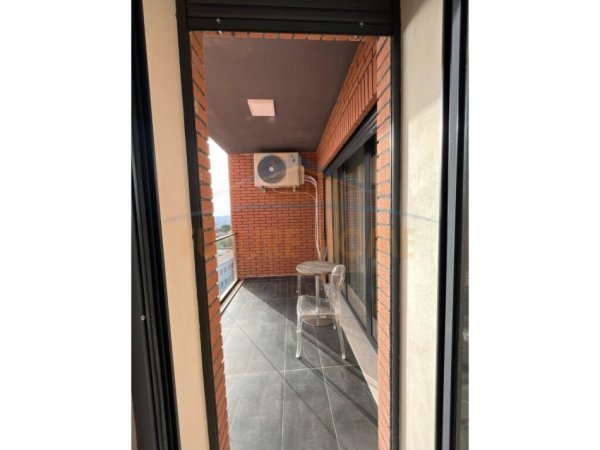 Tirane, jepet me qera apartament 1+1+Ballkon Kati 6, 86 m² 700 € (Kinostudio)