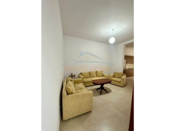 Tirane, jepet me qera 1+1 Kati 3, 75 m² 350 € (Kinostudio)