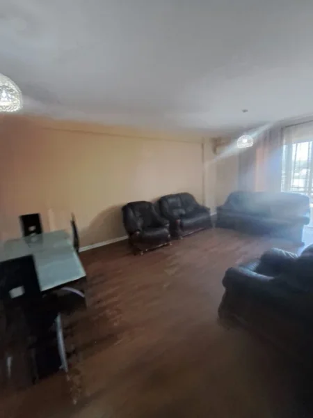 Tirane, jepet me qera 2+1 Kati 10, 430 €