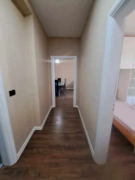Tirane, jepet me qera 2+1 Kati 10, 430 €