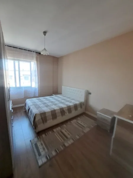 Tirane, jepet me qera 2+1 Kati 10, 430 €