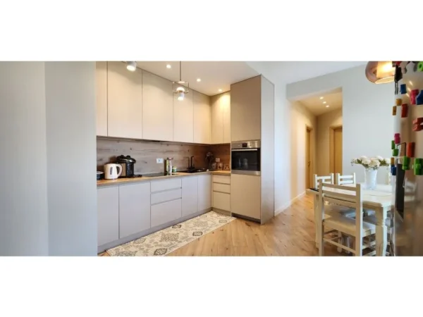 Tirane, jepet me qera apartament 2+1 Kati 12, 110 m² 650 € (Zona e Ish Parkut)