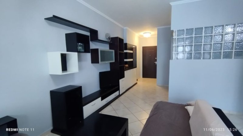 Tirane, jepet me qera apartament 1+1+Ballkon Kati 5, 90 m² 700 € (ish-Bllok SHESHI WILLSON)