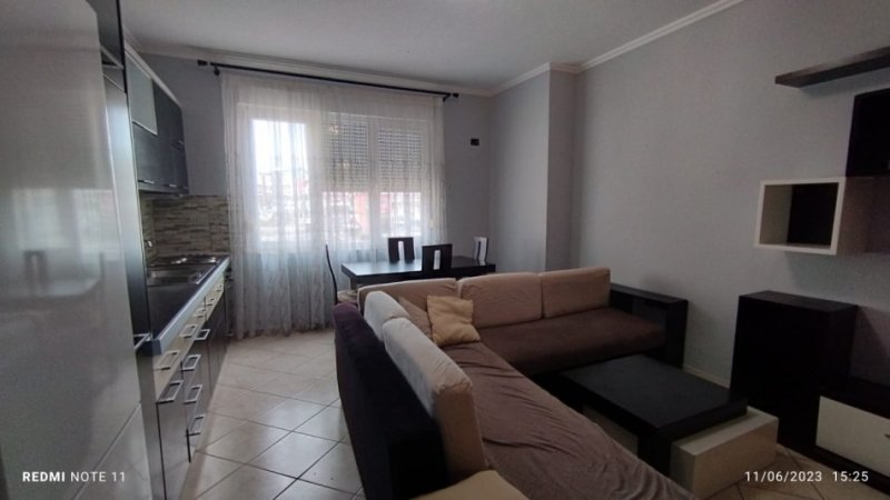 Tirane, jepet me qera apartament 1+1+Ballkon Kati 5, 90 m² 700 € (ish-Bllok SHESHI WILLSON)