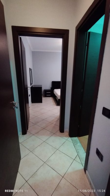 Tirane, jepet me qera apartament 1+1+Ballkon Kati 5, 90 m² 700 € (ish-Bllok SHESHI WILLSON)