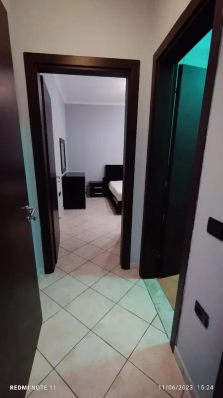 Tirane, jepet me qera apartament 1+1+Ballkon Kati 5, 90 m² 700 € (ish-Bllok SHESHI WILLSON)