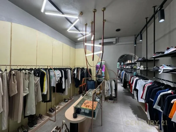 Tirane, jepet me qera ambjent biznesi Kati 0, 42 m² 1.500 € (ish blloku)