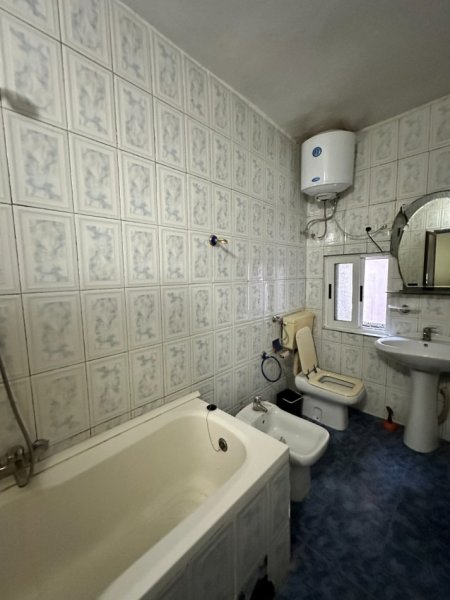 Tirane, jap me qera Kati 1, 37 m² 250 € (Don Bosko)