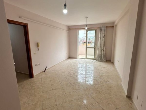 Tirane, jepet me qera apartament 2+1+parkim Kati 8, 98 m² 600 € (Selvia)