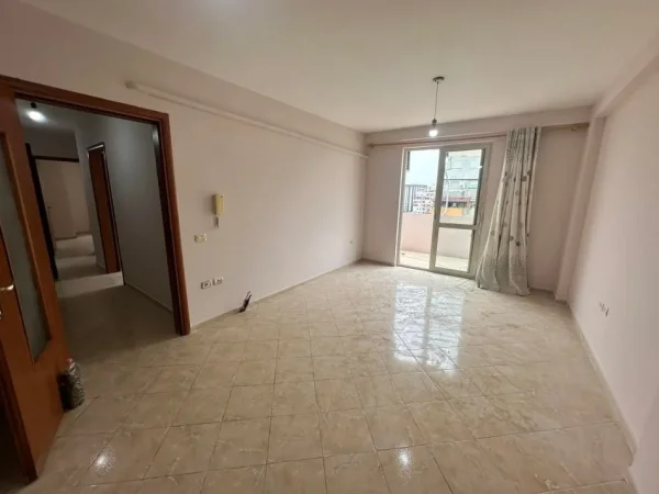 Tirane, jepet me qera apartament 2+1+parkim Kati 8, 98 m² 600 € (Selvia)